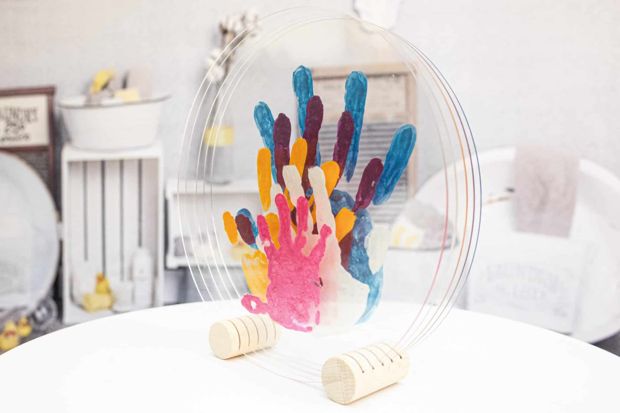 Cherchez-vous des cadeaux uniques pour la famille ? Notre kit d'empreinte personnalisé est la solution parfaite pour offrir un moment familial à immortaliser.