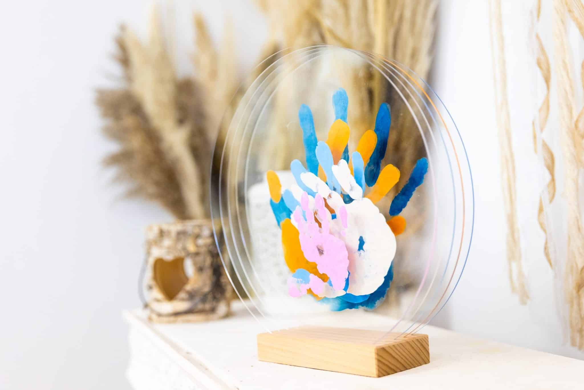 Faites plaisir avec des idées cadeaux originales : notre kit d'empreinte familiale est le cadeau parfait pour préserver les moments joyeux en famille.