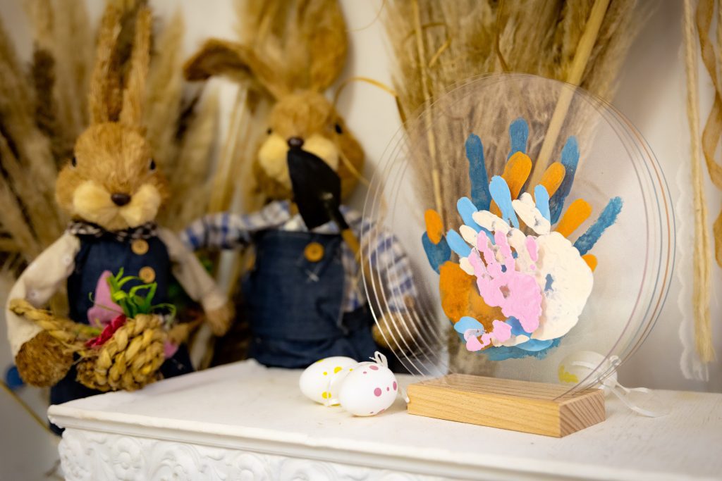 Le cadeau parfait pour les familles : un kit d'empreinte personnalisé, offrant une expérience unique pour capturer l'empreinte de moments familiaux joyeux.